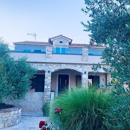 Ferienwohnungen VI La Mare With Heated Pool Zadar Exterior foto