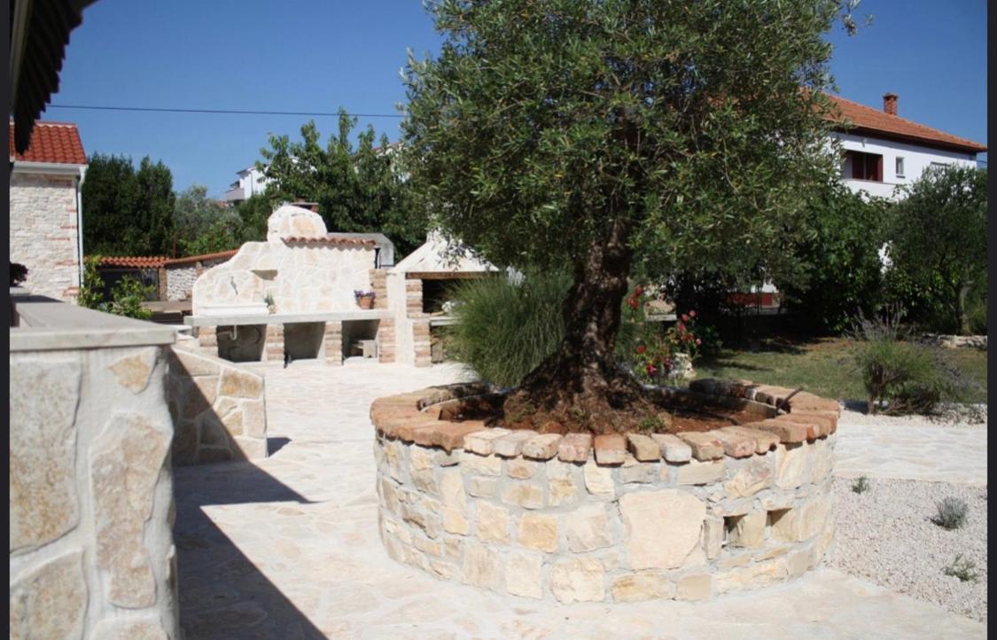 Ferienwohnungen VI La Mare With Heated Pool Zadar Exterior foto