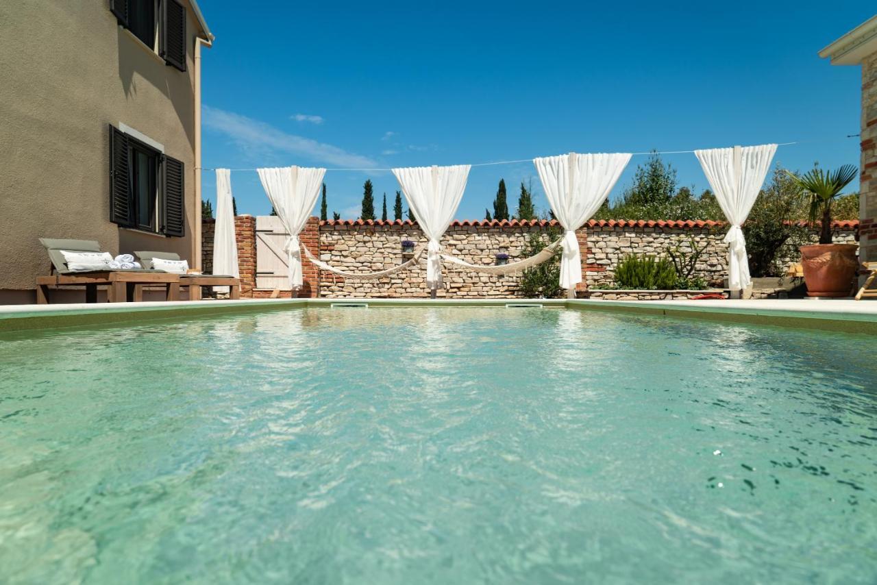 Ferienwohnungen VI La Mare With Heated Pool Zadar Exterior foto